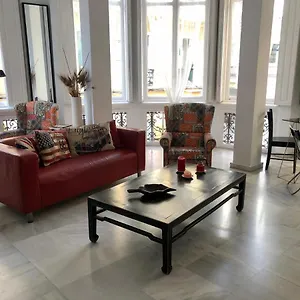 https://echegaray-suites-malaga.hotelsinnerja.org